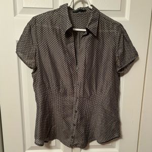 Lady size large silk, gray with white polkadot fitted short sleeve blouse.